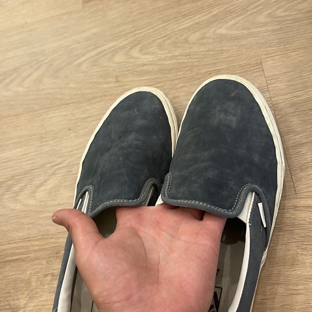 Vans - Picture 2 of 2